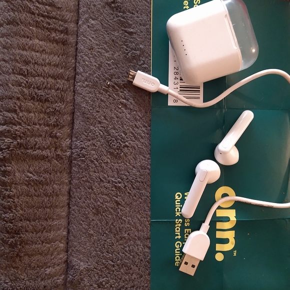 3 sets Bluetooth Earphones $10 a set. - Picture 6 of 11